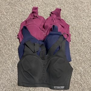 4 Victoria’s Secret sports bras 32D